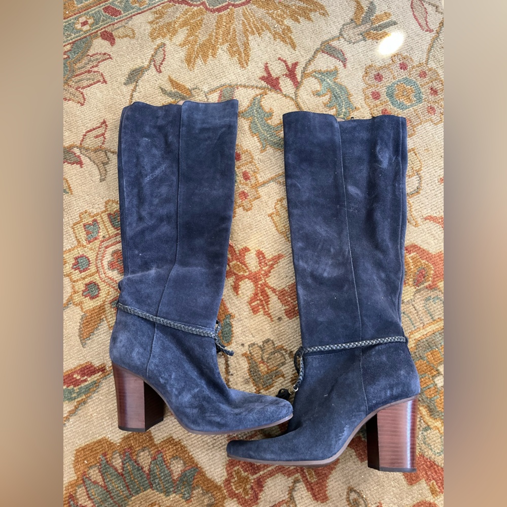 Elegant Blue Suede Boots